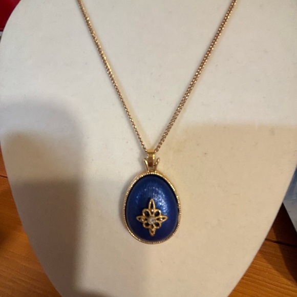 3 Vintage Avon necklaces - Picture 7 of 13